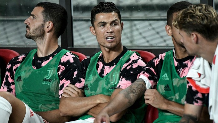 Sorry, Ronaldo hrát nechce, omlouval hvězdu Nedvěd. Bude soud!