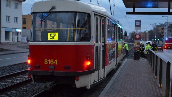 V Praze se srazily dvě tramvaje, sanitky odvezly šest zraněných