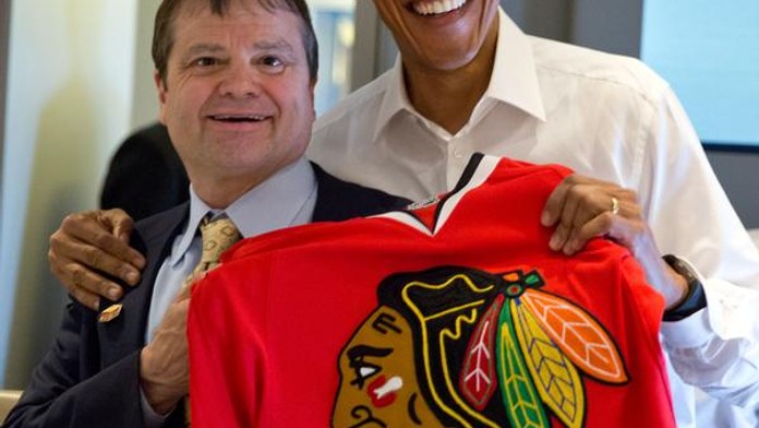 Ve finále fandí i nejmocnější muž planety. Čí dres Obama třímá?