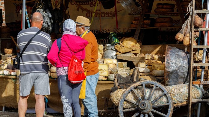 Turistky v Itálii za salám a sýr musely zaplatit 28 tisíc. Volný trh, říká obchodník