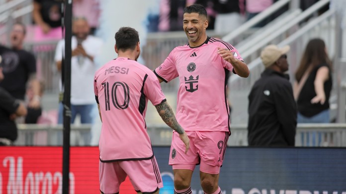 Lionel Messi a Luis Suárez slaví gól Interu Miami proti Orlandu City