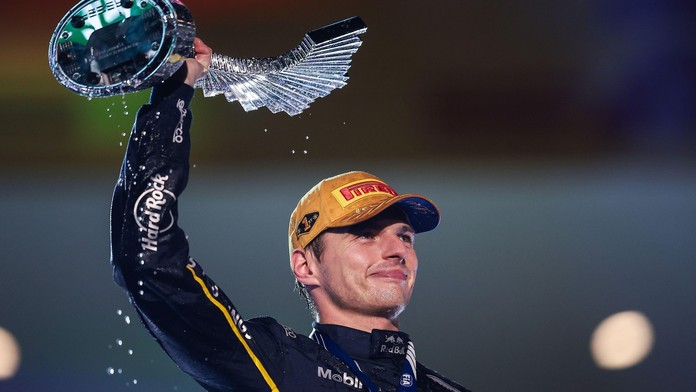 Verstappen nepřestává udivovat. V dešti překonal zkušeného soupeře