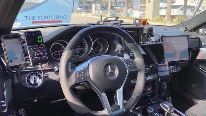 Špinavý rekord. Upravený mercedes pokořil nejlepší čas i spoustu zákonů