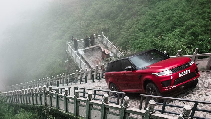 Range Rover Sport u Nebeské brány v roce 2018