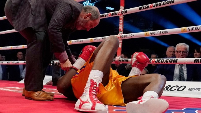 Dostal ránu a už nevstal: Boxer je po KO v kritickém stavu! VIDEO