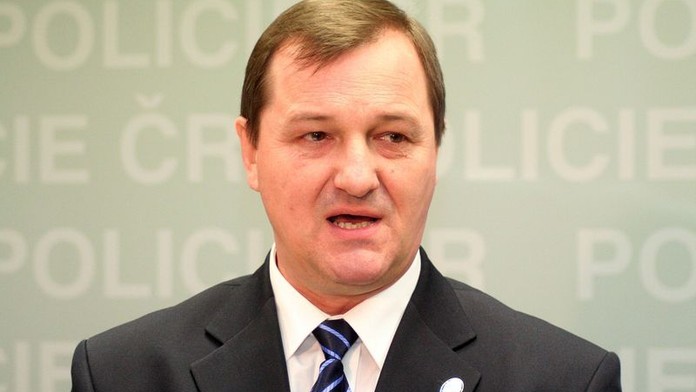 Langer: Komorous na vnitro nepatří. Houba měl zůstat náměstkem