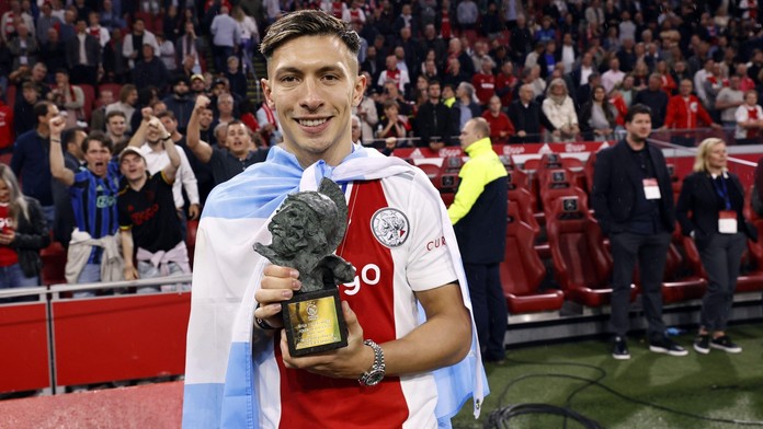 Manchester United hlásí další posilu. Za více než miliardu přivedl obránce z Ajaxu