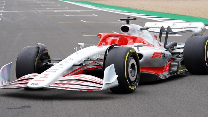 Formule 1 odhalila nové žihadlo, má přinést ještě těsnější souboje
