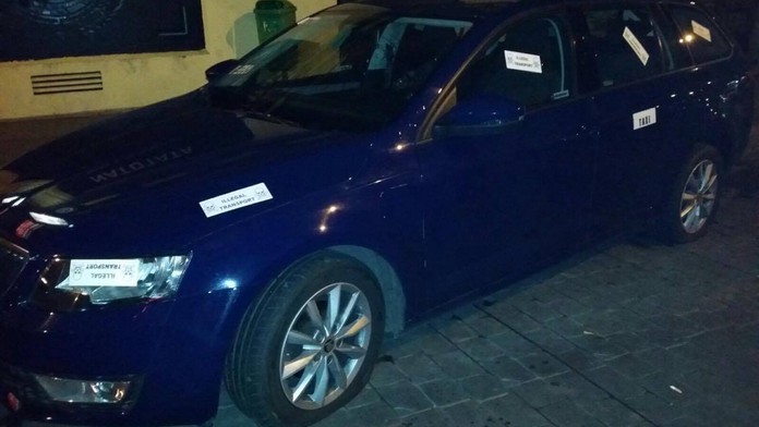 Válka mezi taxikáři! Řidič Uberu střílel v Praze po konkurentech