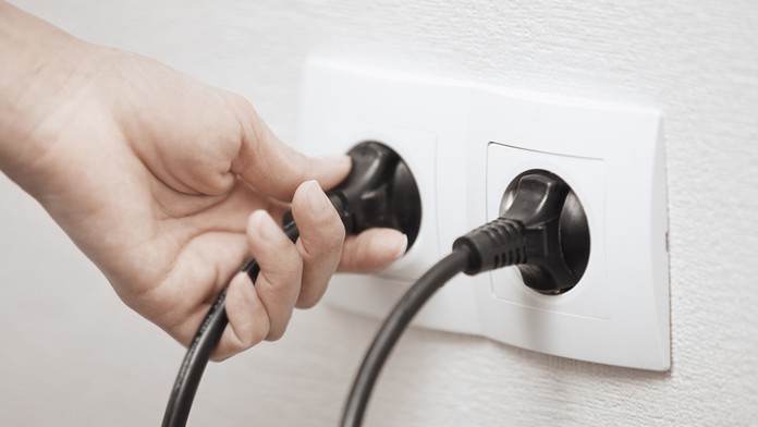 ČOI si posvítila na podomní prodejce energií, zákon porušili všichni