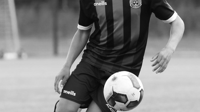 Fotbalistu Bohemians pobodali při konfliktu o kolo, v nemocnici zemřel