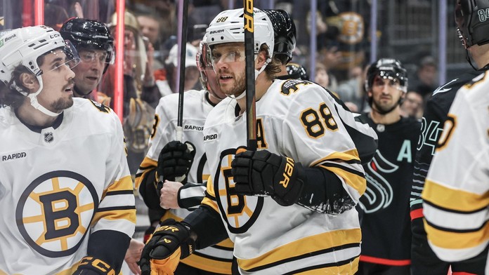 Skvělý Pastrňák přepsal českou historii v NHL, zářil i Hertl