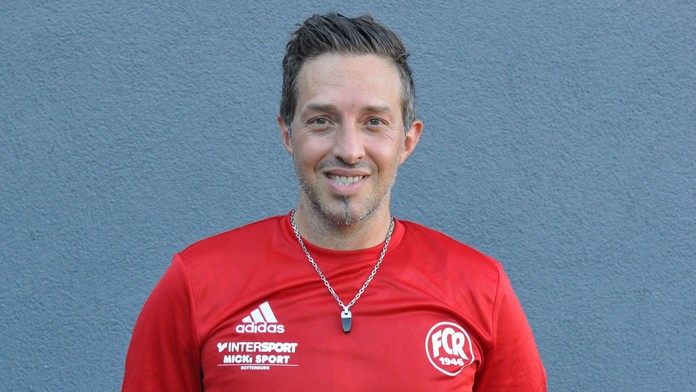 Strašlivá zpráva: Fotbalista zemřel při utkání na počest svého bratra
