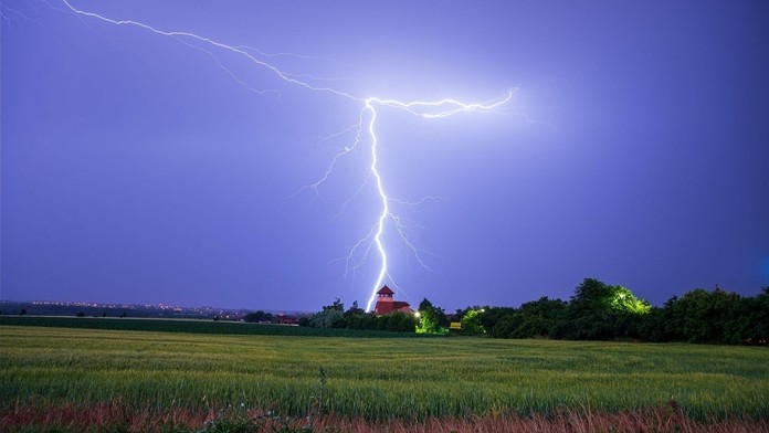 Maďaři kvůli nesprávné předpovědi počasí zrušili oslavy. Teď za to padají hlavy
