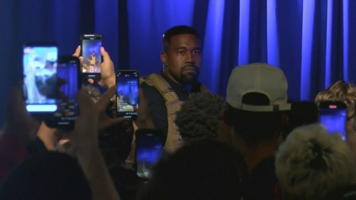 Kanye West odstartoval předvolební kampaň v slzách a neprůstřelné vestě