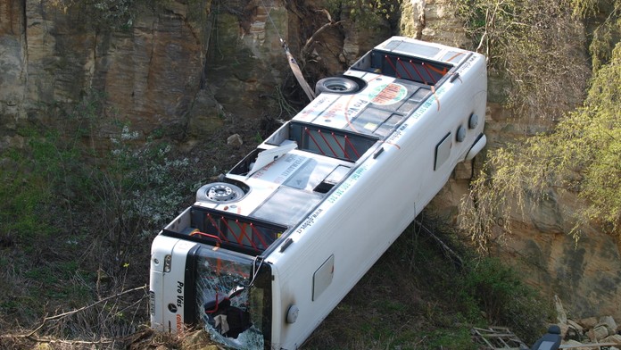 STRAŠNÁ TRAGÉDIE! Nehoda autobusu si vyžádala životy nejméně 12 dětí!