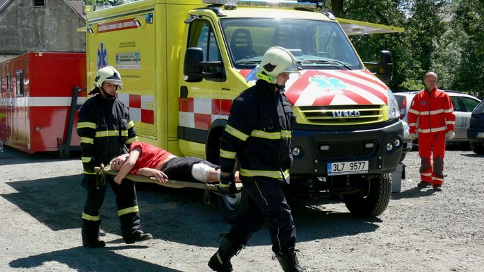 Na ulici našli polomrtvou ženu! Nikdo neví, co se stalo