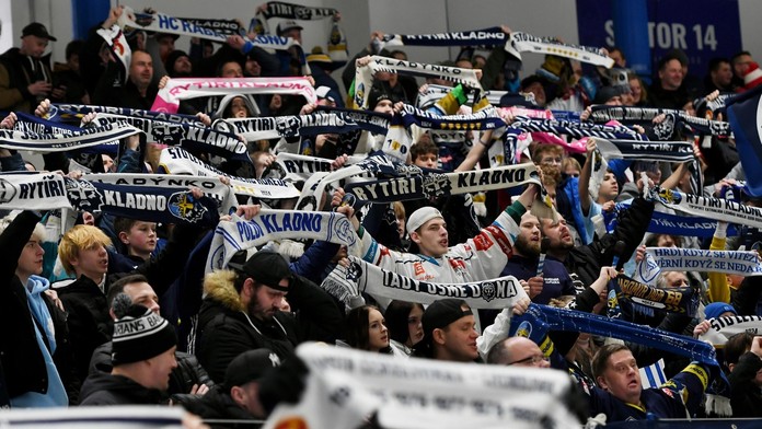 Hokejové Kladno pyká za své fanoušky. Jednoho řeší i policie