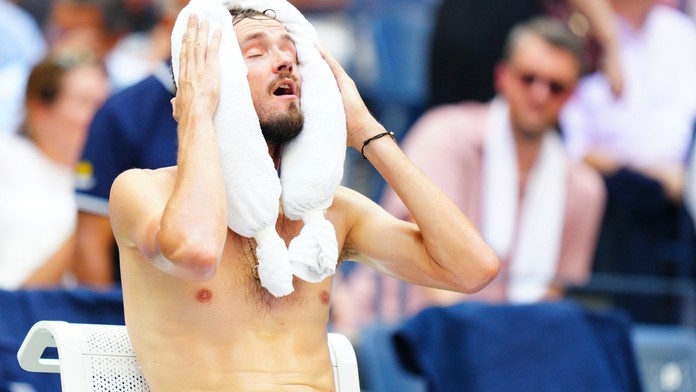 Budou zírat, až někdo umře, komentoval Medveděv šílená vedra na US Open