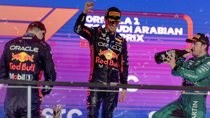 Verstappen si v Saúdské Arábii polepšil o 13 příček. Alonso byl posté na pódiu