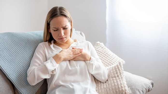 Pozor na méně známý příznak srdeční choroby. Ráno ho můžete přehlédnout