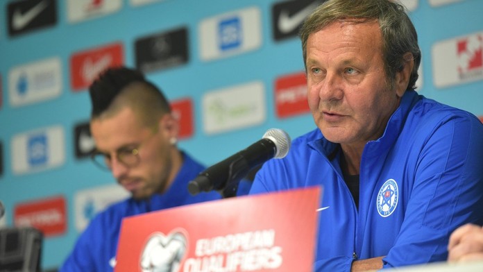 Kvůli těmto sedmi hráčům skončil Kozák: V baru měl být i Dúbravka!