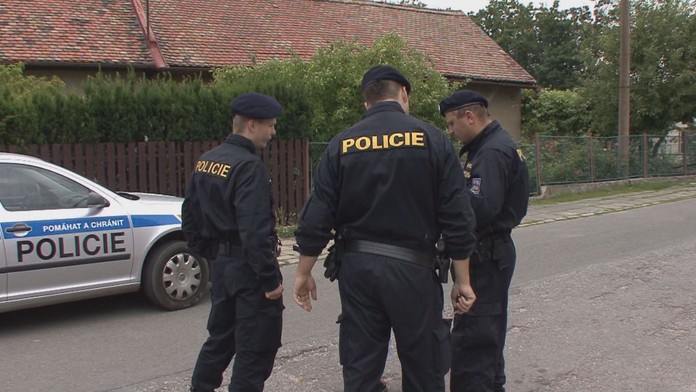 Útočník měl v parku napadnout dvě děti. Policie pátrá po svědcích