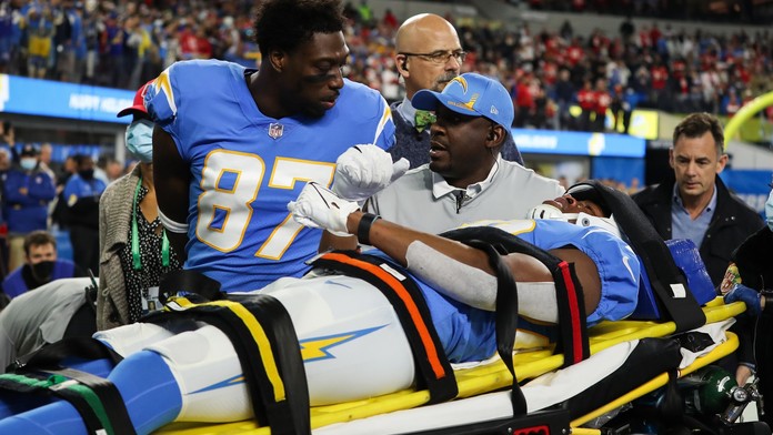 Děsivé zranění v NFL: Hráč po pádu na hlavu zůstal nehybný