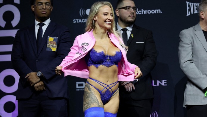Boxerka šokovala fanoušky při vážení. Tohle není porno, vzkazují