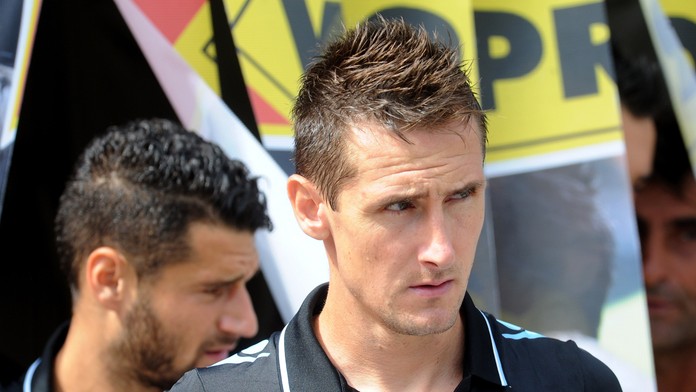 To je frajer! Kanonýr Klose přiznal branku rukou a v Itálii je za hrdinu