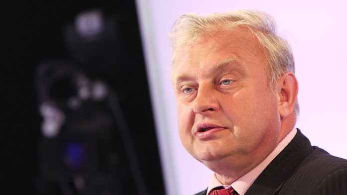 Na Ukrajině je obklíčeno 2200 vojáků NATO, šokoval Ransdorf