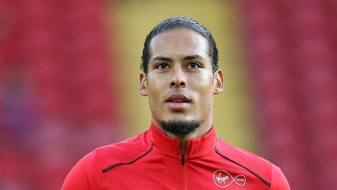 Do Liverpoolu přichází van Dijk. Je z něj nejdražší obránce historie!
