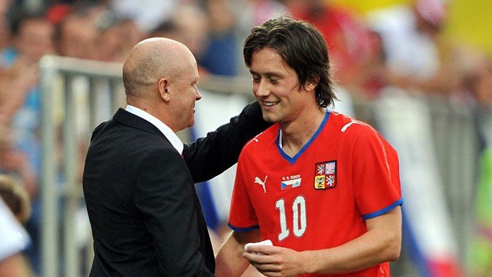 Když Rosický začínal, vypadal na 13. Každý ho má rád, říká Hašek!