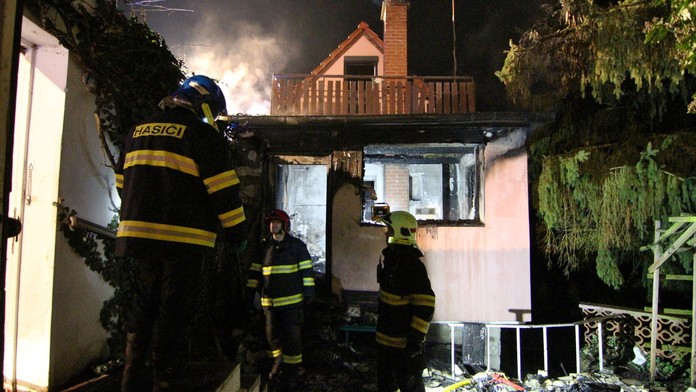 Tragédie na Kolínsku. Při požáru domu zemřela starší žena