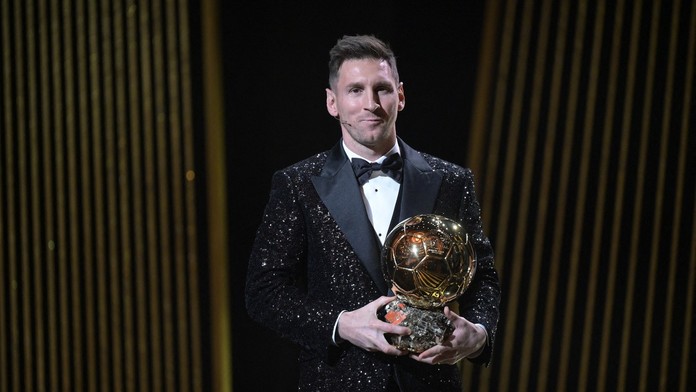 Lionel Messi s trofejí Ballon d'Or