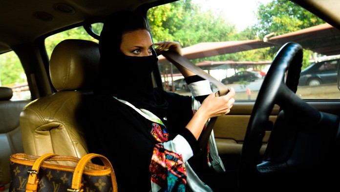 Zlomový okamžik: Ženy v Saudské Arábii budou moci řídit auto