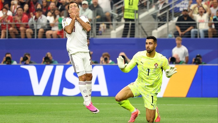 MS ON-LINE: Španělé zatím pálí šance. První příležitost už měl i Ronaldo