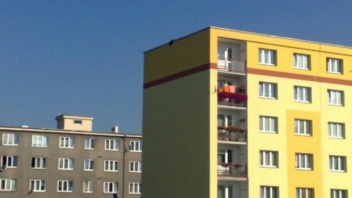 Hrozivé neštěstí: Dítě (7) vypadlo na Slovensku z okna, letělo ze šestého patra