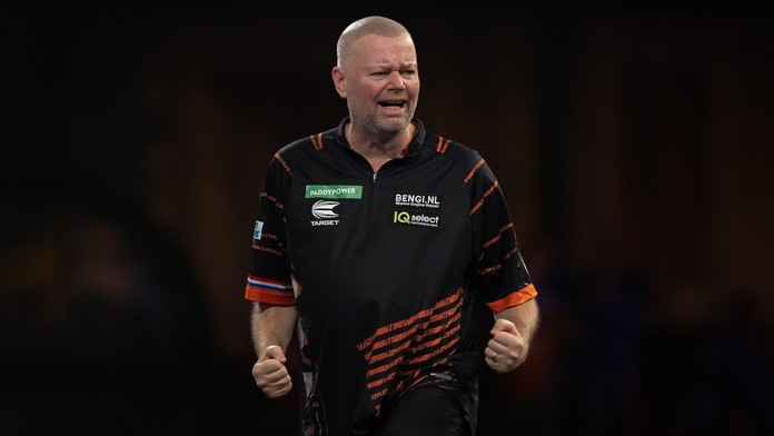Nizozemský šipkař Raymon van Barneveld