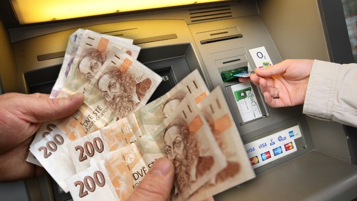 Lidé víc vydělali, ale měli na méně věcí. Ceny nutí šetřit i na zdraví