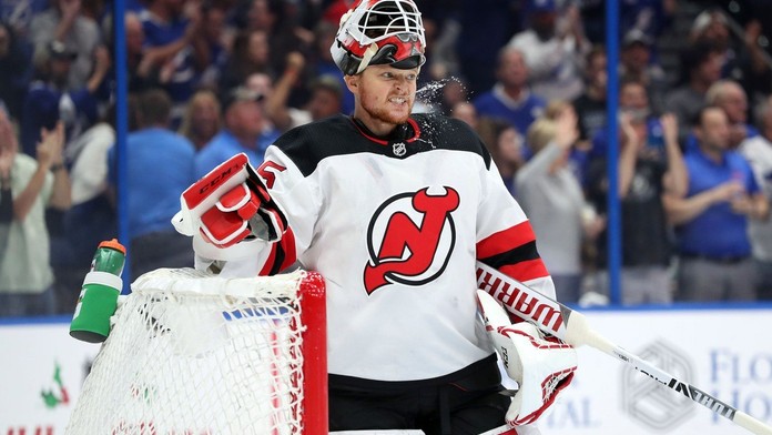 Nejhorší jednička v NHL: Bere 135 milionů, už rok nevyhrála