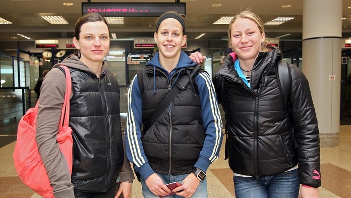 Atleti odletěli do dějiště mistrovství světa. Jejich šéf Dvořák je střízlivý