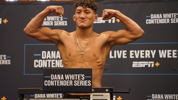 17letý mladík ohromil svět MMA. V UFC dostal smlouvu jako nejmladší v historii