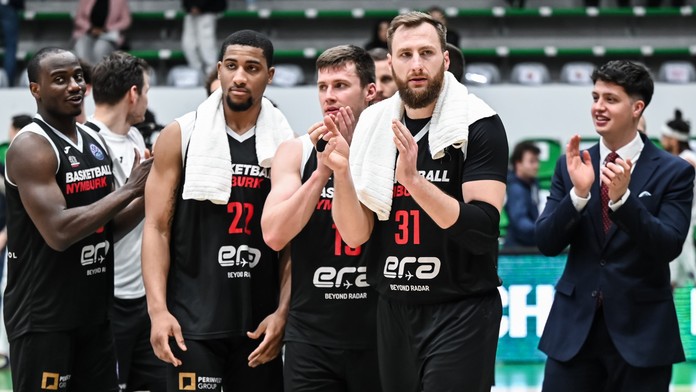 Basketbalisté Nymburka slaví postup v Lize mistrů