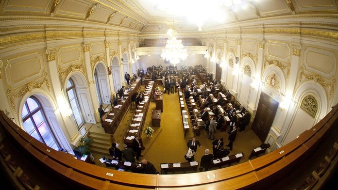 Poslanci schválili zprůhlednění veřejných zakázek