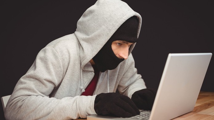 Lidem chodí další podvodné e-maily. Neklikejte na ně, doporučuje policie