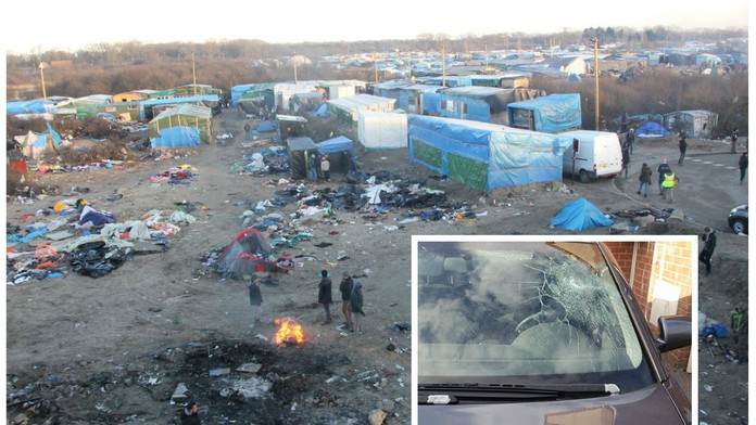 Strach v Calais: Uprchlíci z "Džungle" útočí pálkami na auta