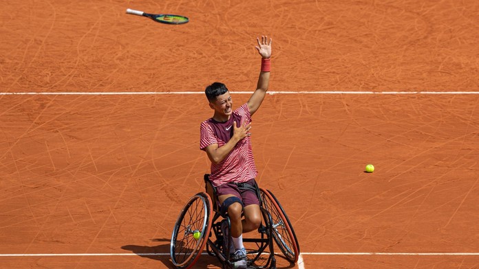 Mladý vozíčkář přepsal na French Open historii. V tabulkách přeskočil i Nadala