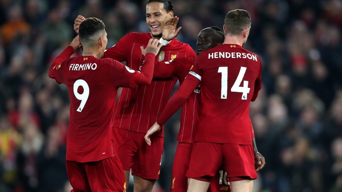 Liverpool drží neporazitelnost v lize. Arsenal přišel o výhru v závěru