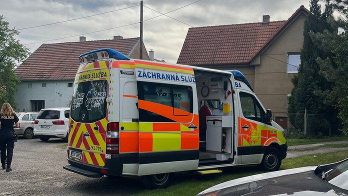 V jezírku na Berounsku se topilo 1,5leté dítě. Letěl pro něj záchranářský vrtulník